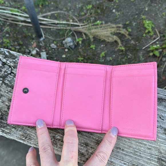 BottegaVeneta Intrecciato Compact leather wallet Pink Rank 9 outta 10 - Picture 3 of 8